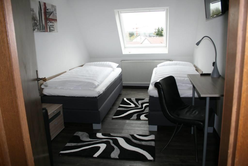 Landhotel Schwarzer Adler Tiefenbronn Bagian luar foto